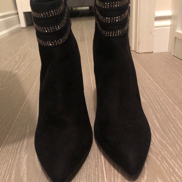 Le Chateau Pointed Toe Booties - Picture 4 of 5